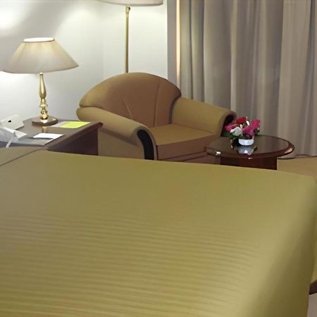 Hotel Ruposhi Bangla Дакка Экстерьер фото