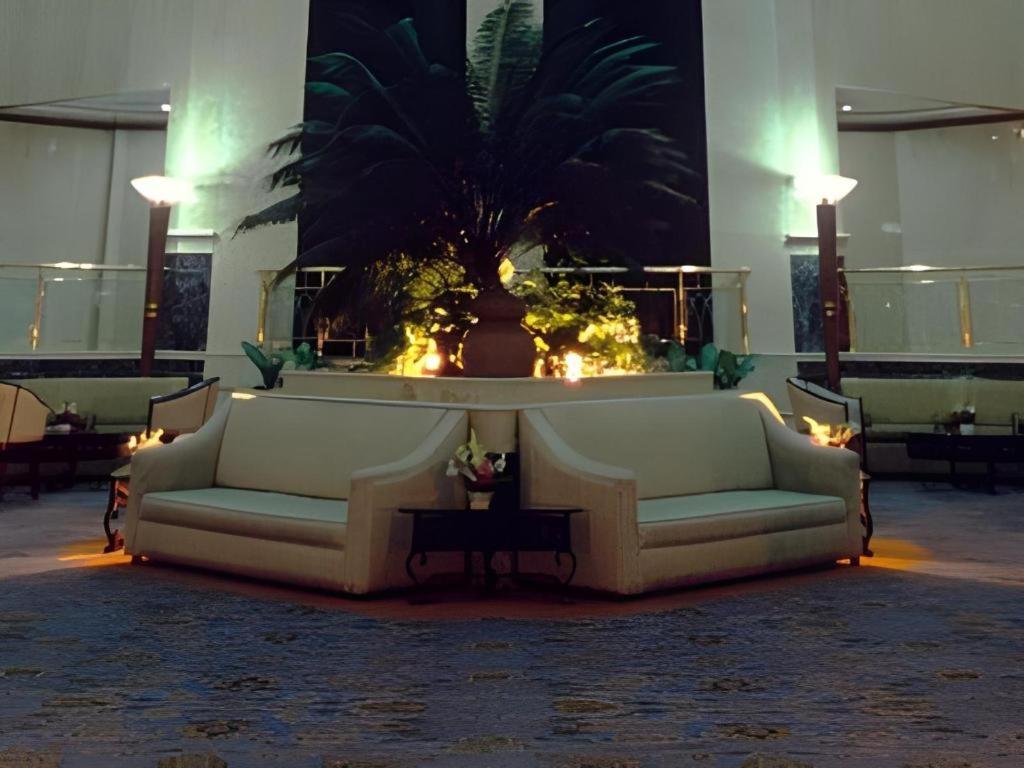Hotel Ruposhi Bangla Дакка Экстерьер фото