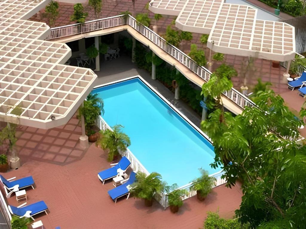 Hotel Ruposhi Bangla Дакка Экстерьер фото