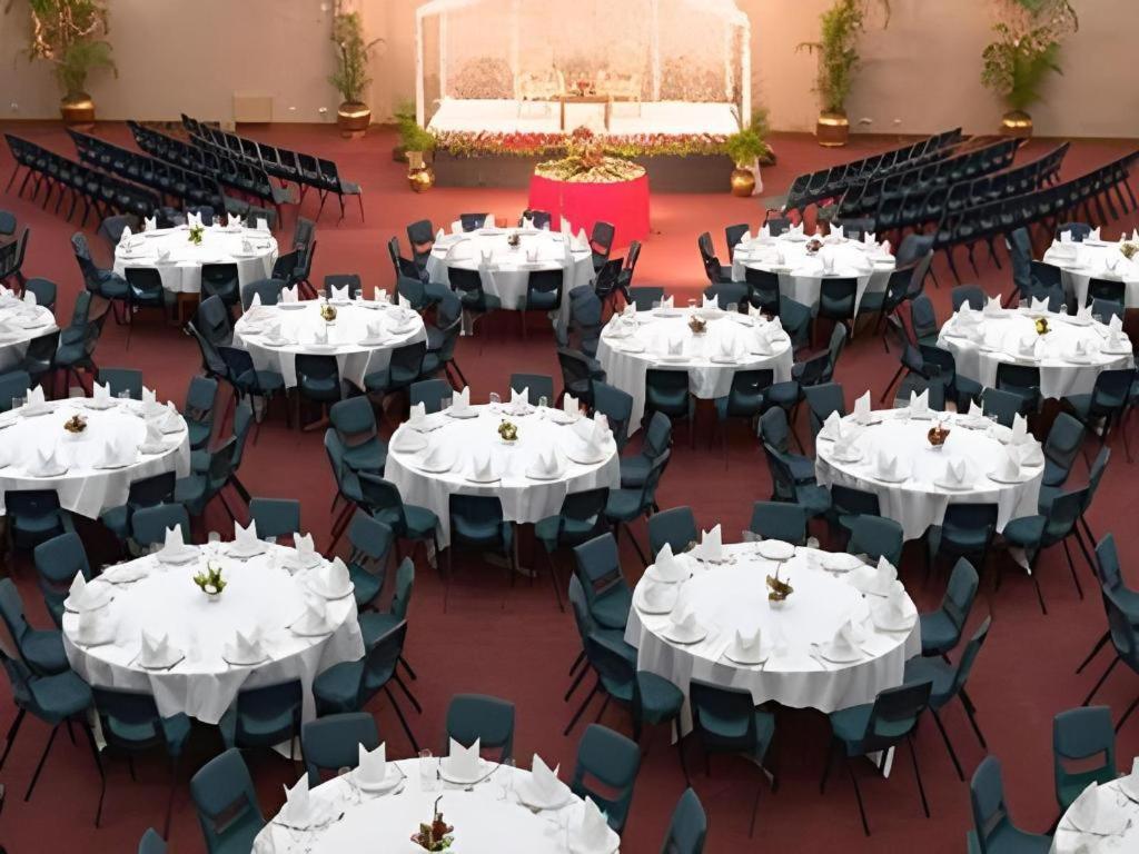 Hotel Ruposhi Bangla Дакка Экстерьер фото