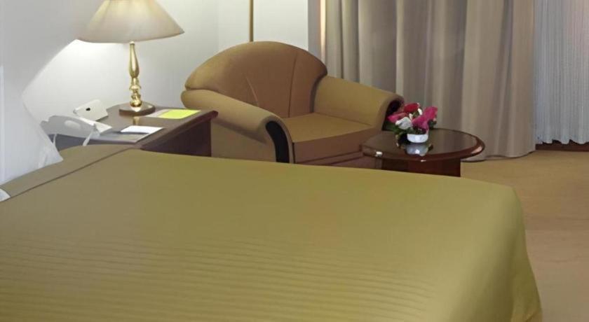 Hotel Ruposhi Bangla Дакка Экстерьер фото