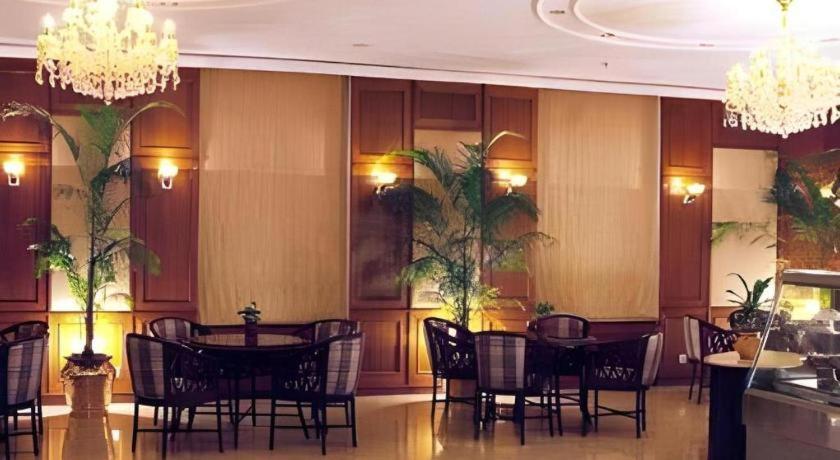 Hotel Ruposhi Bangla Дакка Экстерьер фото