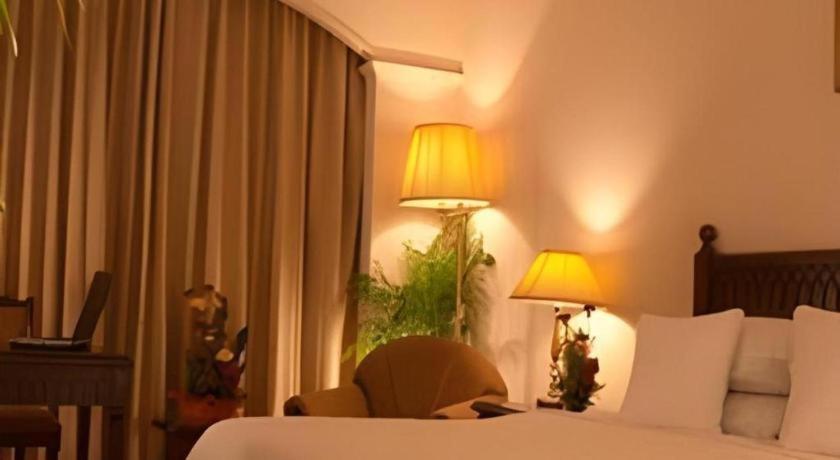 Hotel Ruposhi Bangla Дакка Экстерьер фото
