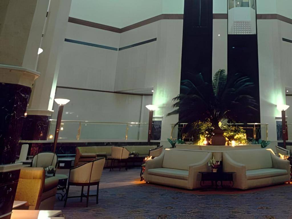 Hotel Ruposhi Bangla Дакка Экстерьер фото